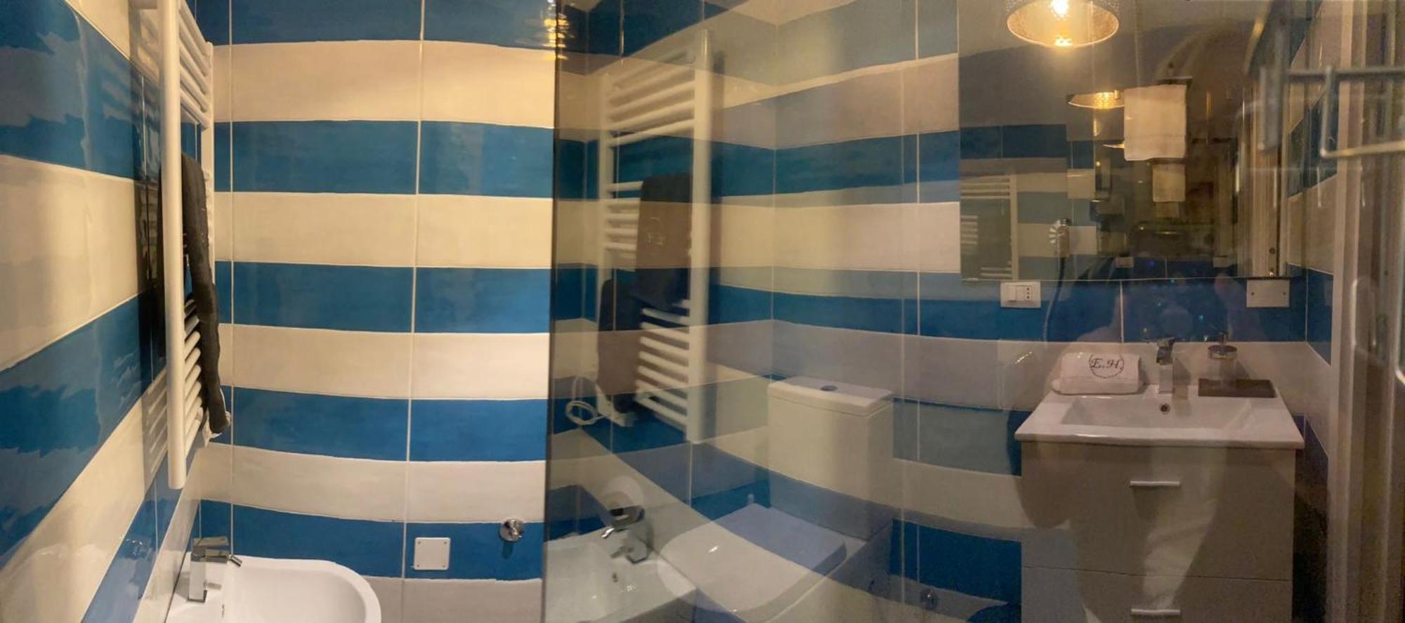 Guest house Evaref House *