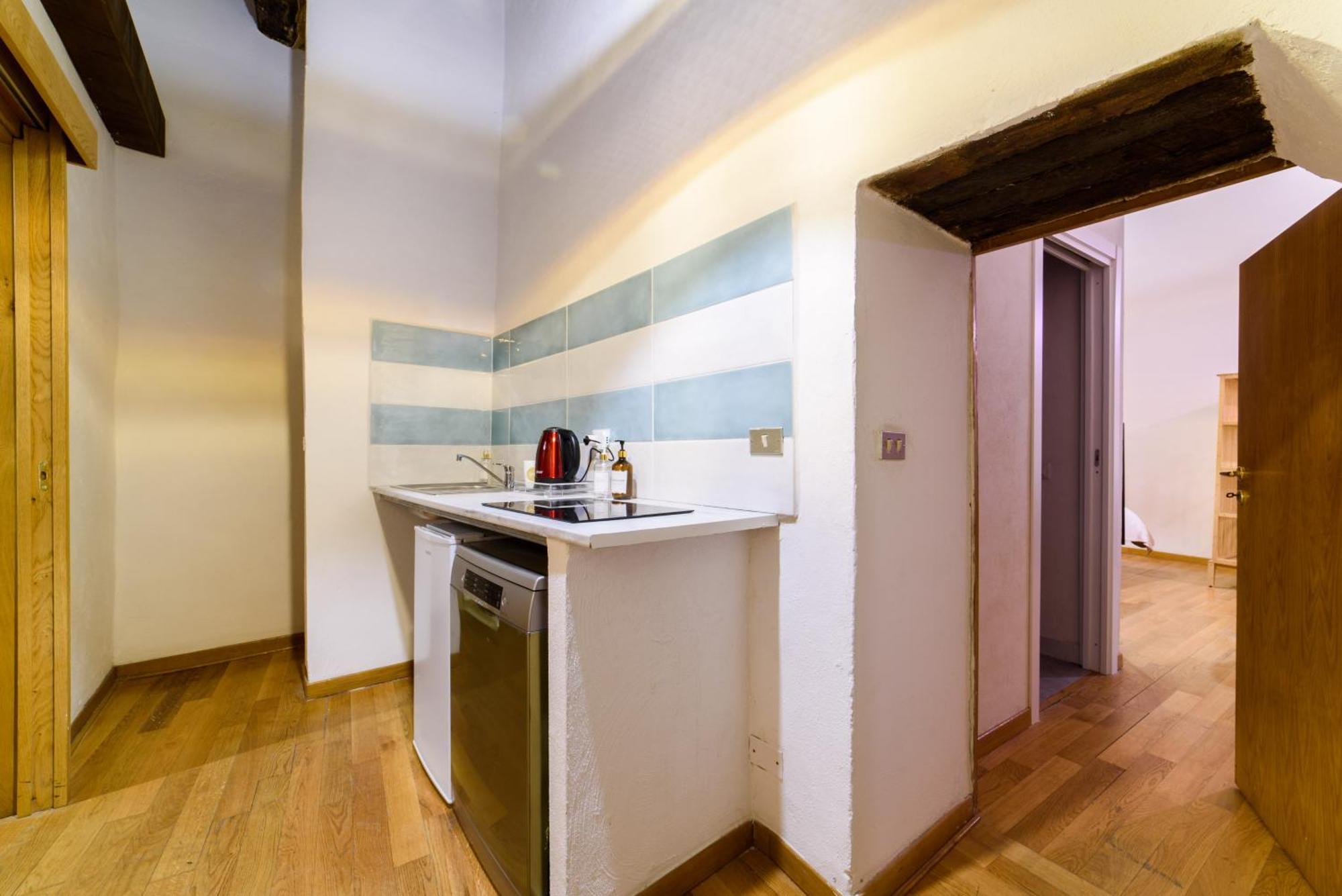 Guest house Evaref House *